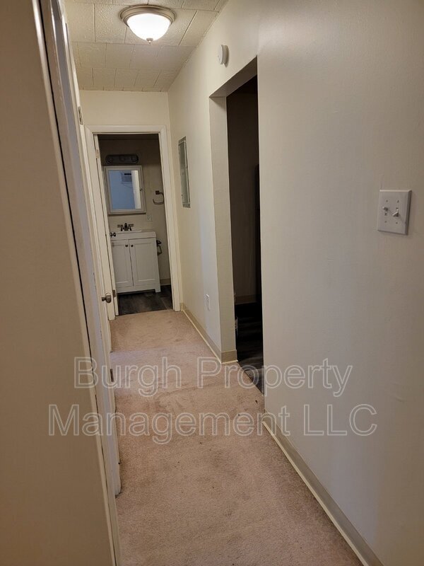 Building Photo - 634 Southcrest Dr