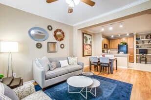 Open kitchen flowing into living space - The Lodge at Spring Shadows