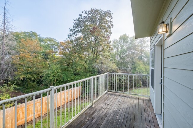 Building Photo - Stylish 2-Bedroom Condo Near OSU – Spaciou...