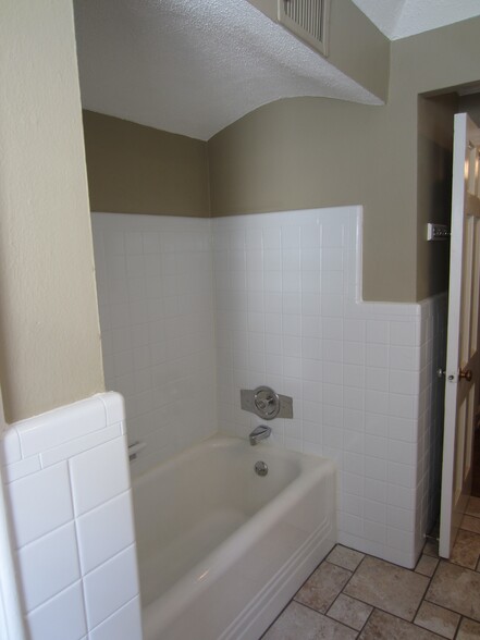 Building Photo - 7547 Wellington Way