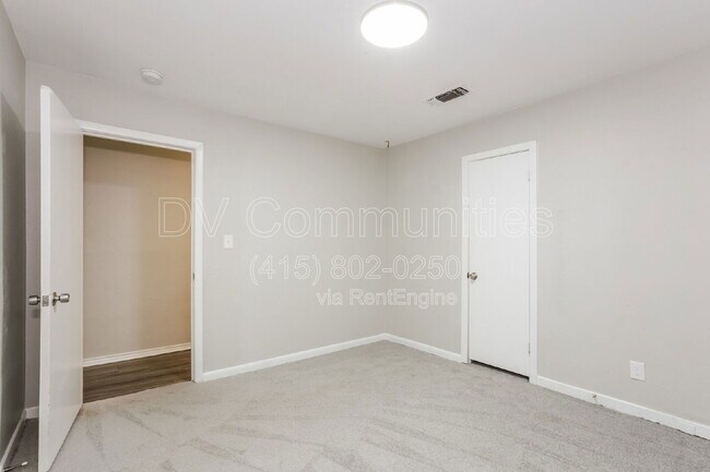 Building Photo - 2901 Creston Ave