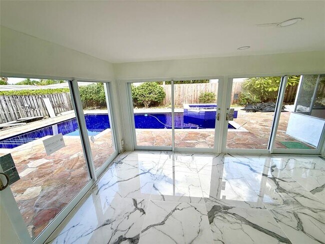 Building Photo - 2685 SE 5th St