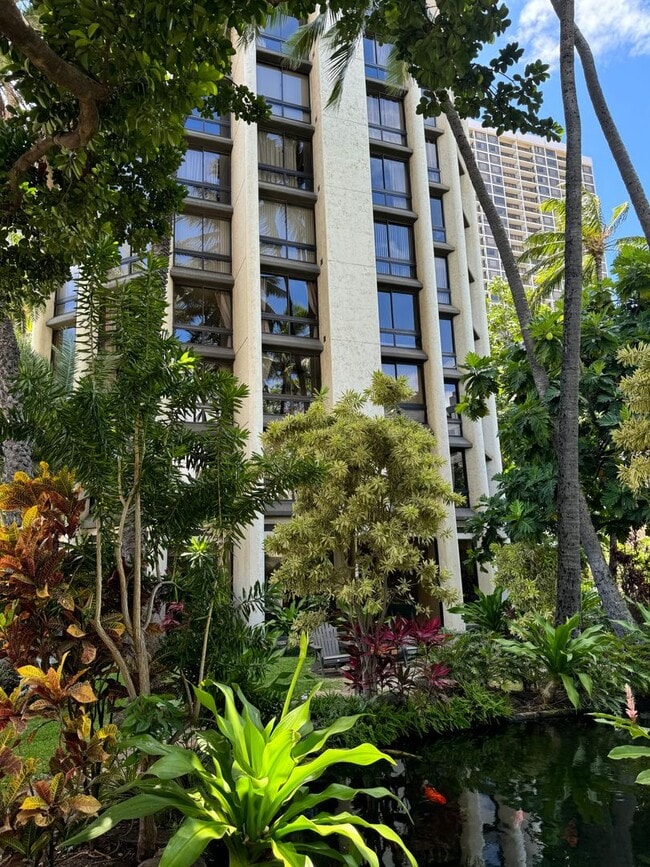 Building Photo - LILIUOKALANI GARDENS, STUDIO/1/1, FULL KITCHEN, GARDEN VIEWS