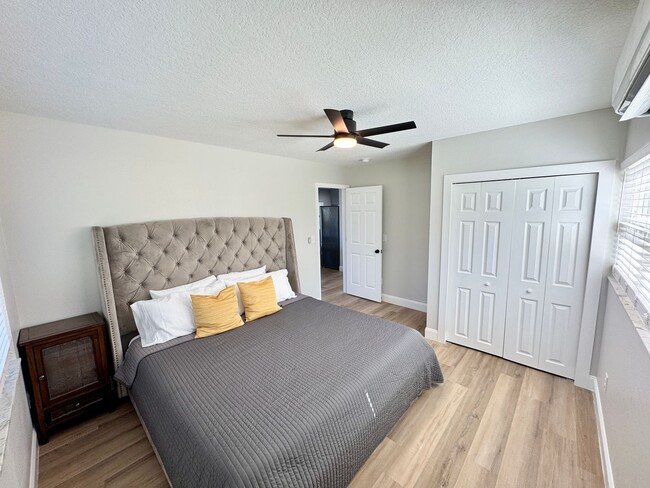 Building Photo - Fully Furnished Down Town Clermont Short T...