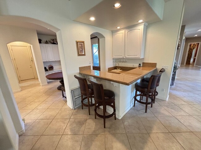 Building Photo - Gorgeous 4bed/4.5 bath home in Queensridge!