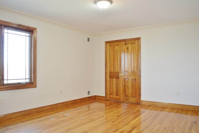 Building Photo - 198-200-200 W 52nd St