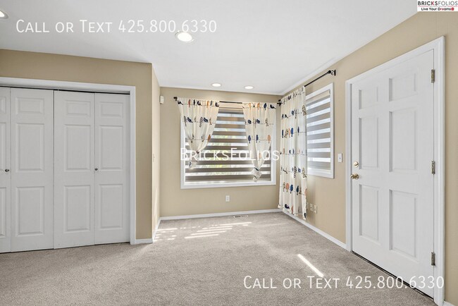 Building Photo - Luxurious 5-bedroom home in Sammamish with...