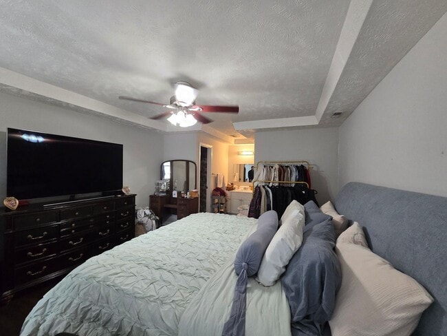 Building Photo - 111 Greentree Dr