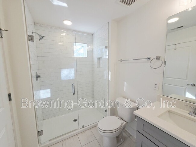 Building Photo - 700 N Dupont Ave