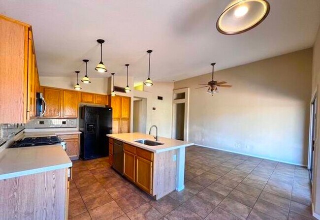 Building Photo - Coming Soon! Lovely 4-bedroom, 2-bathroom ...