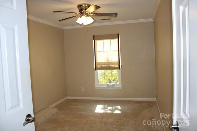 Building Photo - 19839 Henderson Rd