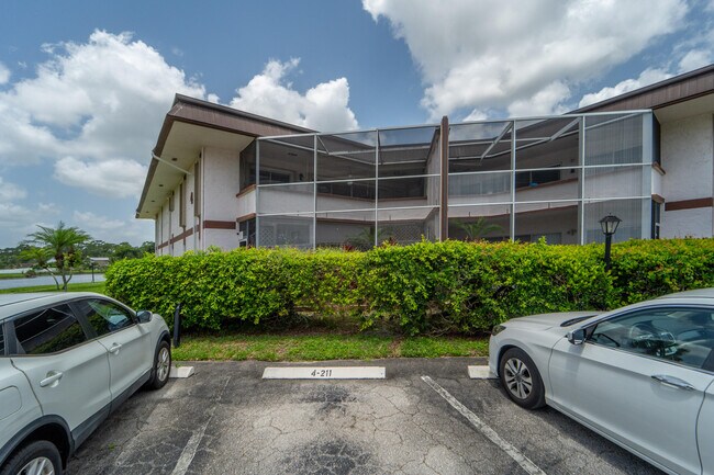 Building Photo - 4 Greenway Dr