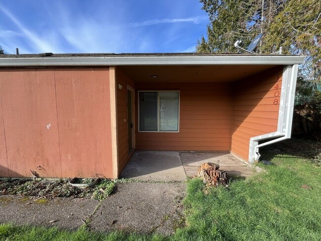 Building Photo - Spacious 3-Bedroom Home in Prime highly sought-after West Linn community