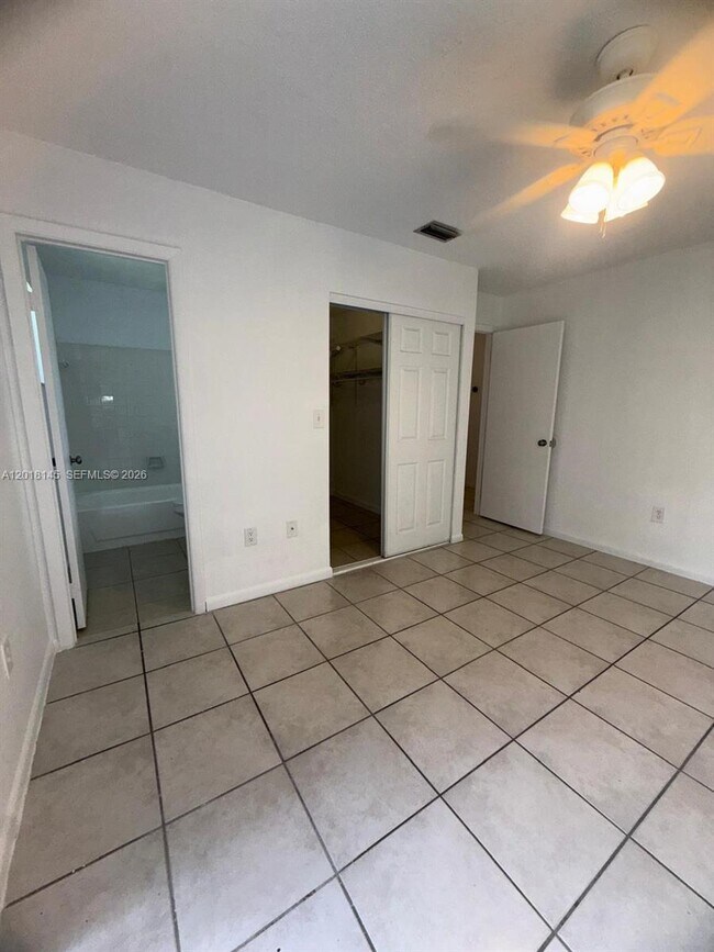 Building Photo - 1004 San Remo Cir