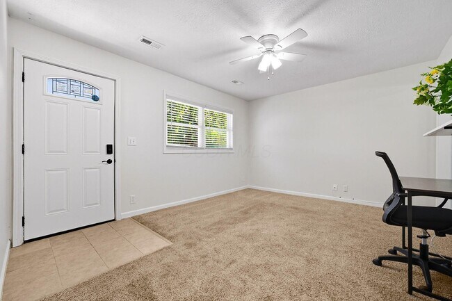 Building Photo - 455 Lakeview Dr