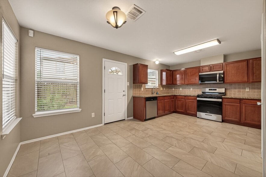 Building Photo - 2918 Latch Ln