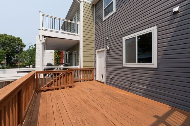 Building Photo - 1110 Orren St NE