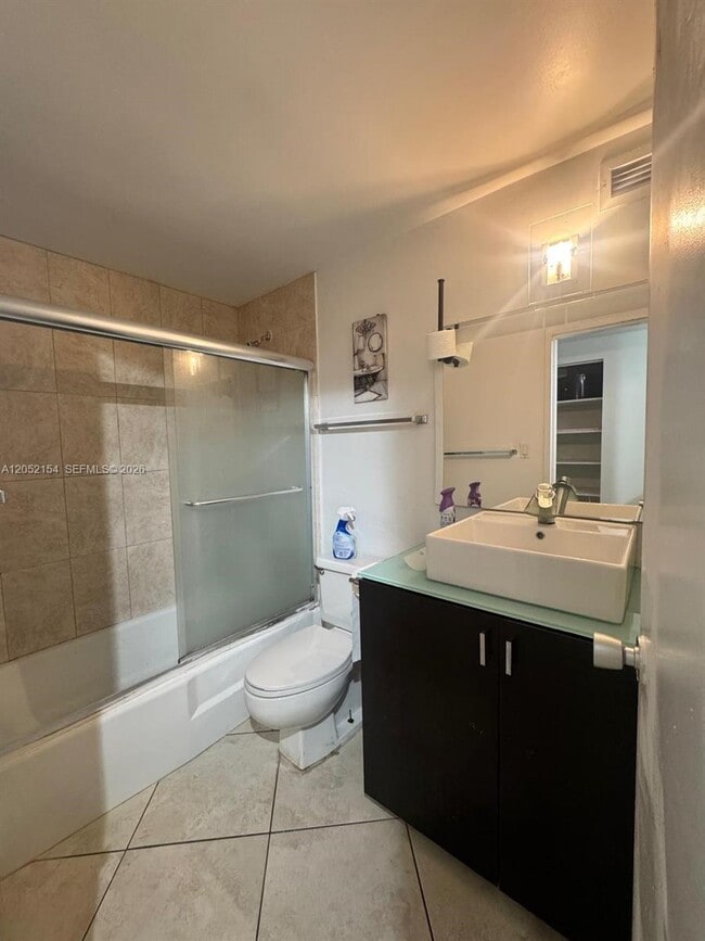 Building Photo - 905 Brickell Bay Dr