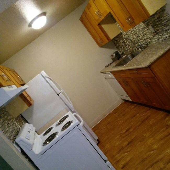 Building Photo - Cedarcrest Apart - 3