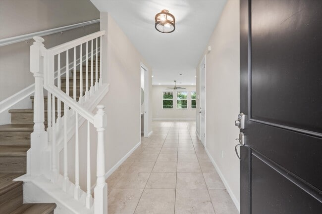 Building Photo - 16280 Oakview Dr