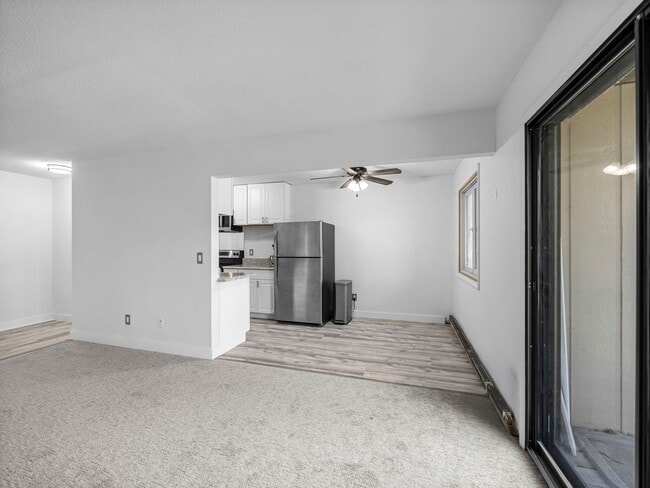 Building Photo - Mound 1 Bed Condo