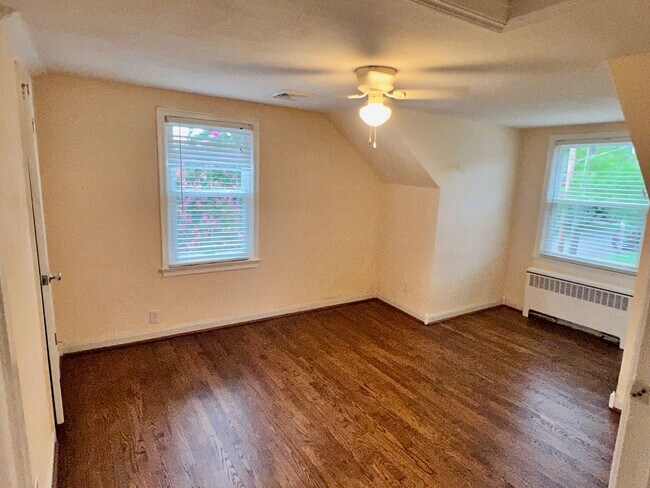Building Photo - 4615 Colonial Ave