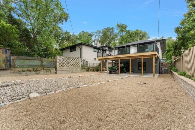 Building Photo - 3 Bedroom 2 Bath Beach House