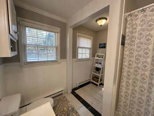 Second floor bath - 7 Yandow Dr