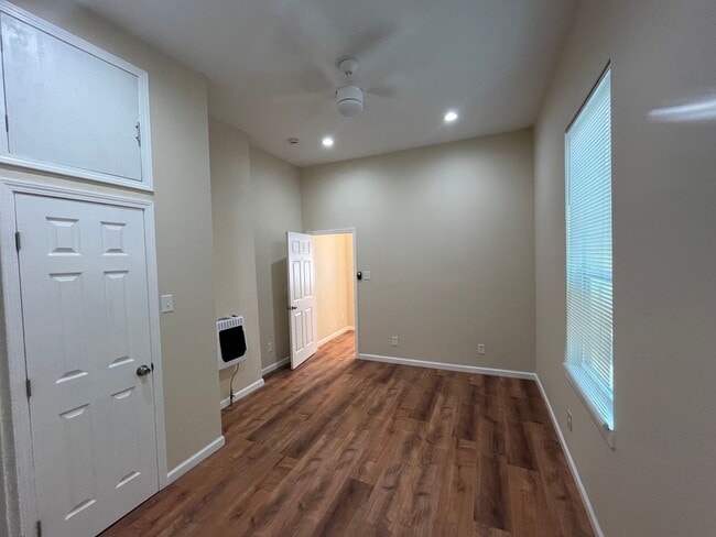 Building Photo - 7465-7467Garfi