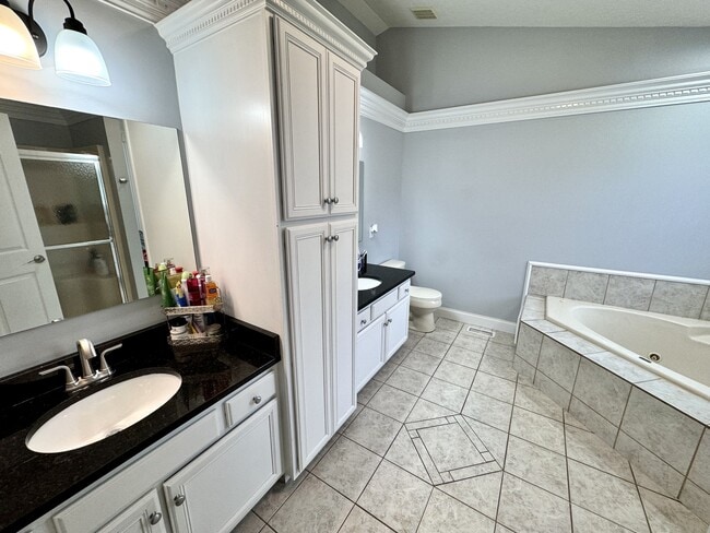 Building Photo - 92 Water Cliff Dr