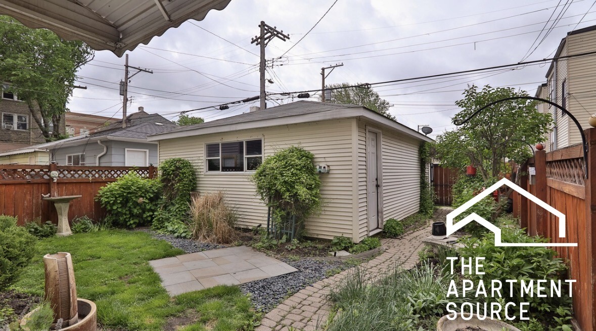 Building Photo - 2549 W Wilson Ave