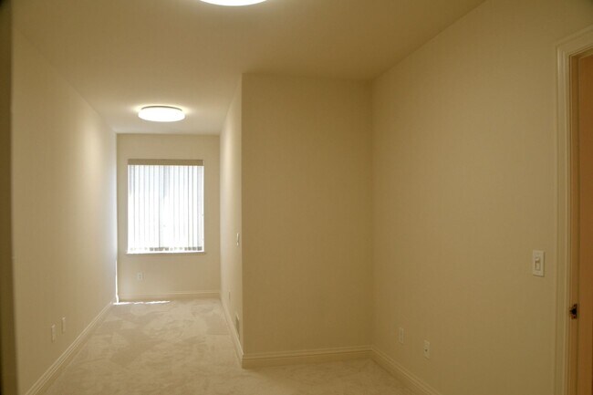 Building Photo - Remodeled 4BR/3BA Home Near Glen Park BART