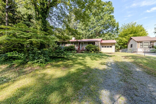 Building Photo - 1500 Brookdale Dr