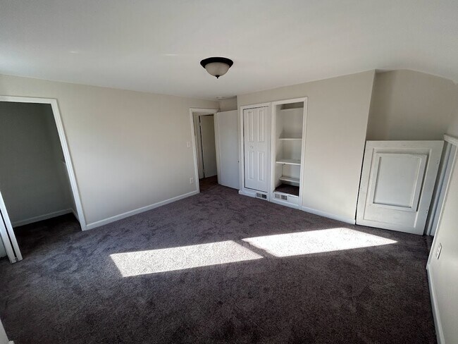 Building Photo - 15931 Deering St