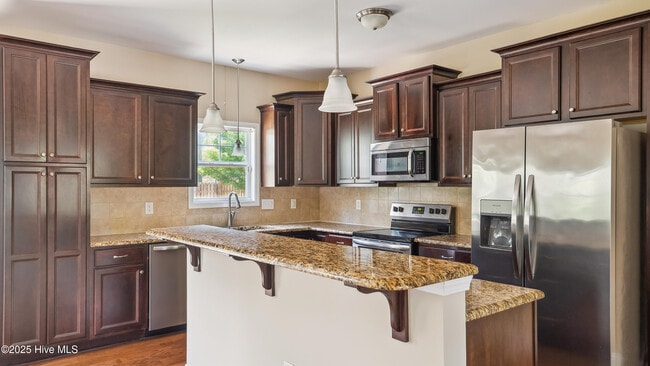 Building Photo - 110 Queens Cove Way