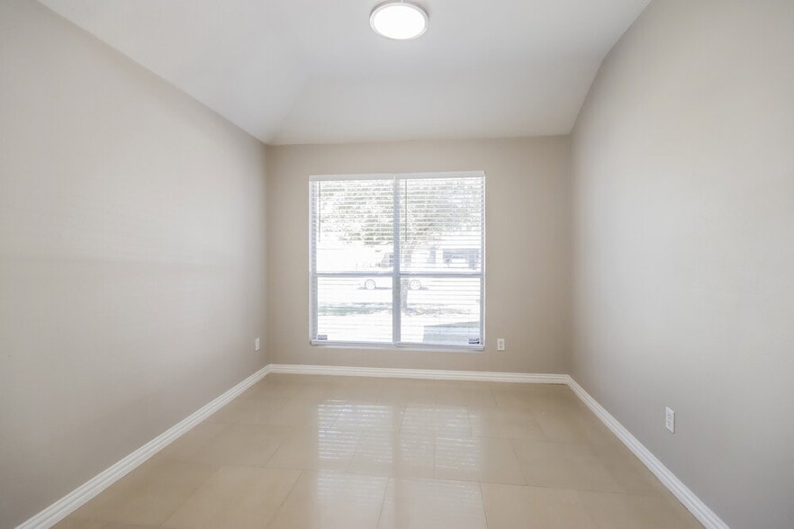 Building Photo - 7310 Fox Scene Dr