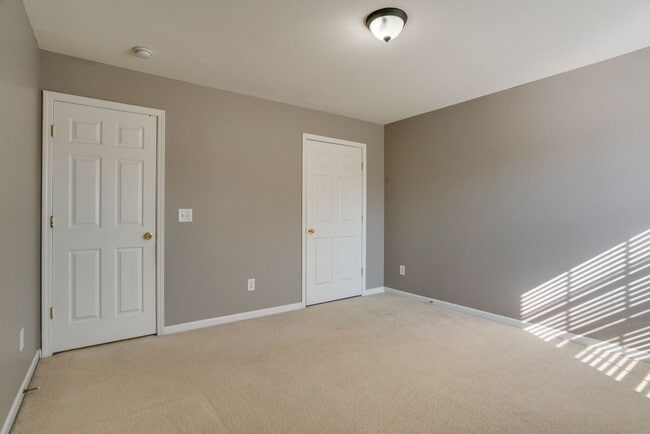 Building Photo - COMING SOON! 3- or 4-bed/3.5-bath in Brent...