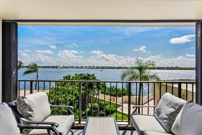 Building Photo - 130 Lakeshore Dr