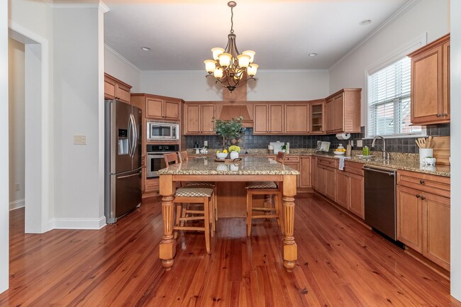 Building Photo - Lovely Riverwood Home