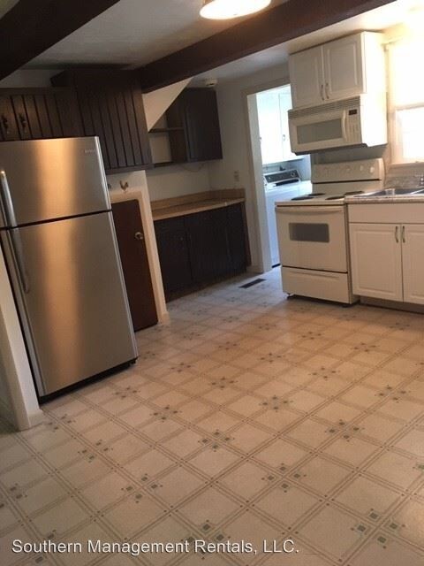 Building Photo - 2 br, 1 bath House - 630 Blooming Grove Rd