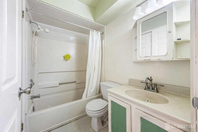 Building Photo - 1036 Waterford Dr