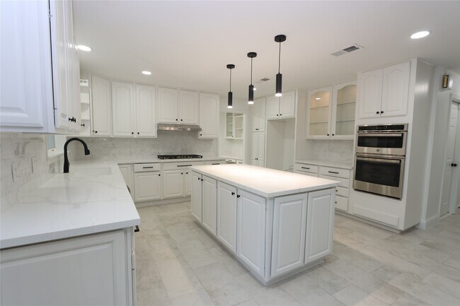 Building Photo - 4839 McDermed Dr