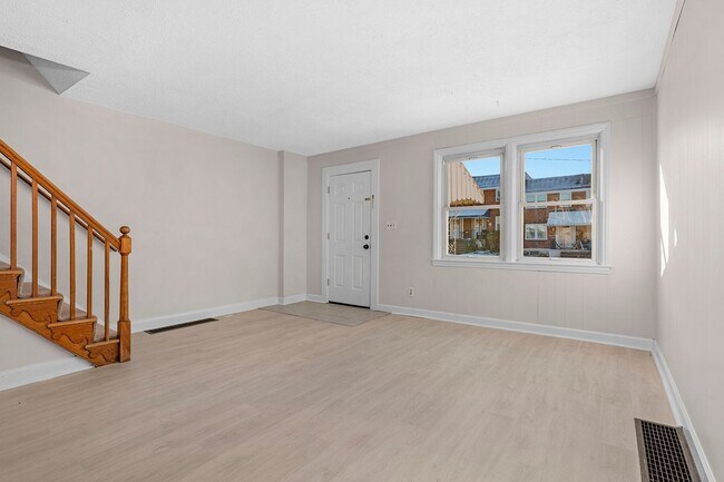 Building Photo - Charming 3-Bedroom Home with 1.5 Baths