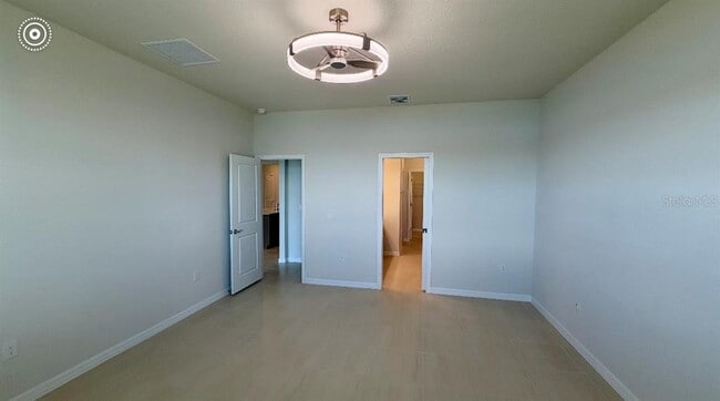 Building Photo - 3099 Springbank Dr