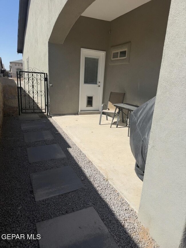 Building Photo - 14937 Mike a Mendoza Ave