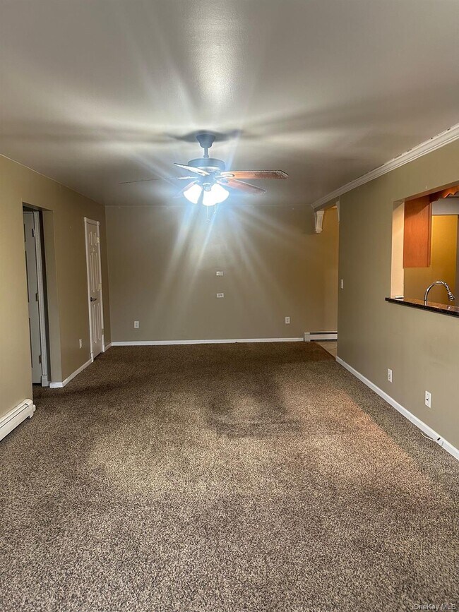 Building Photo - 10 Skyline Dr