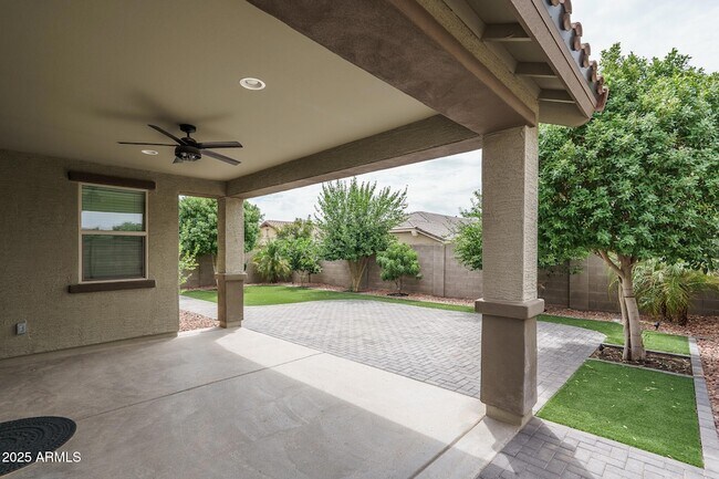 Building Photo - 16019 W Soft Wind Dr