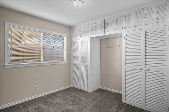 Building Photo - 1909 16th Ave N