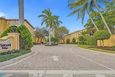 Building Photo - 210 NE 69th Cir