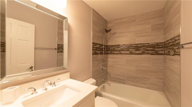 Building Photo - 3935 Briaridge Cir